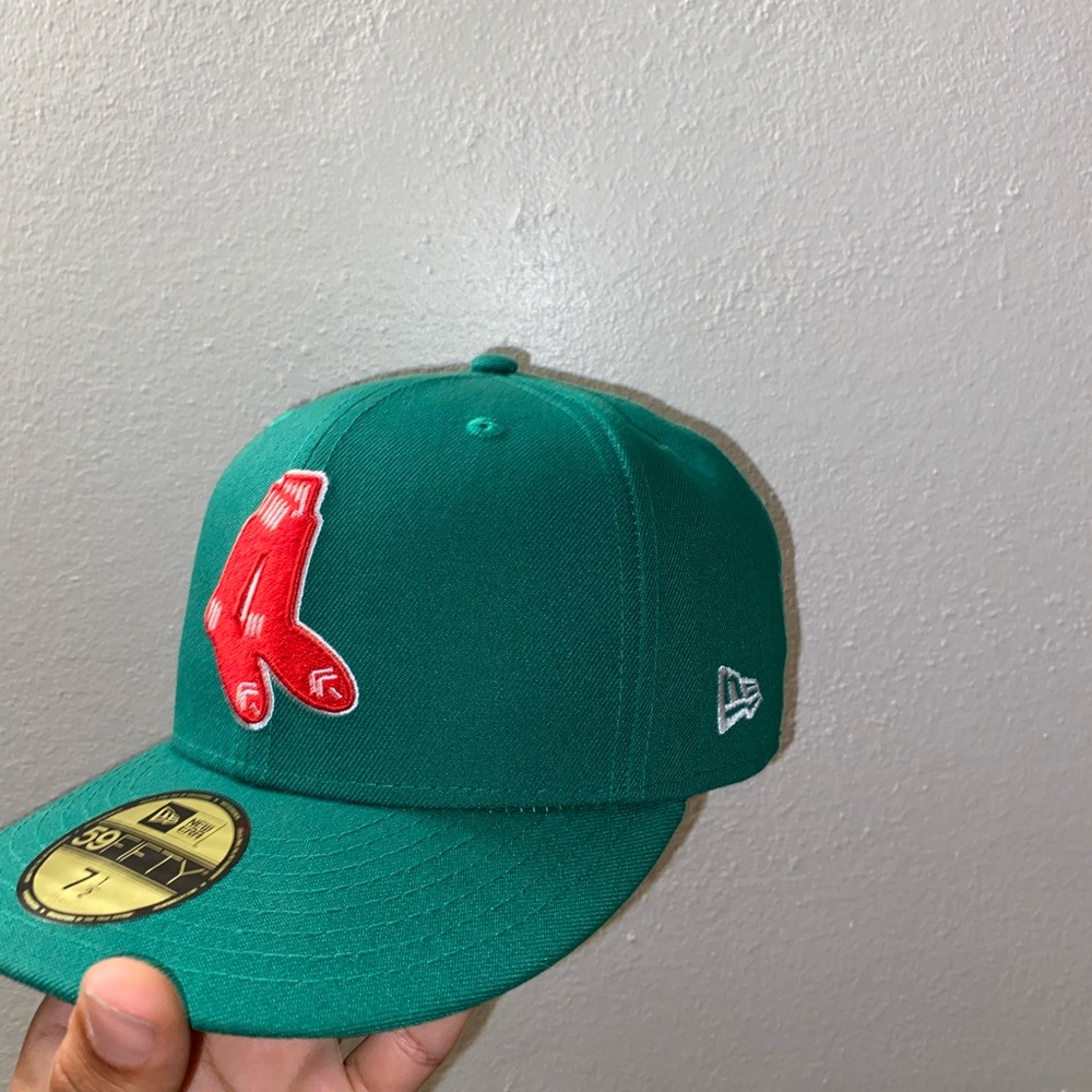 Green Boston Red Sox fitted hat with red socks